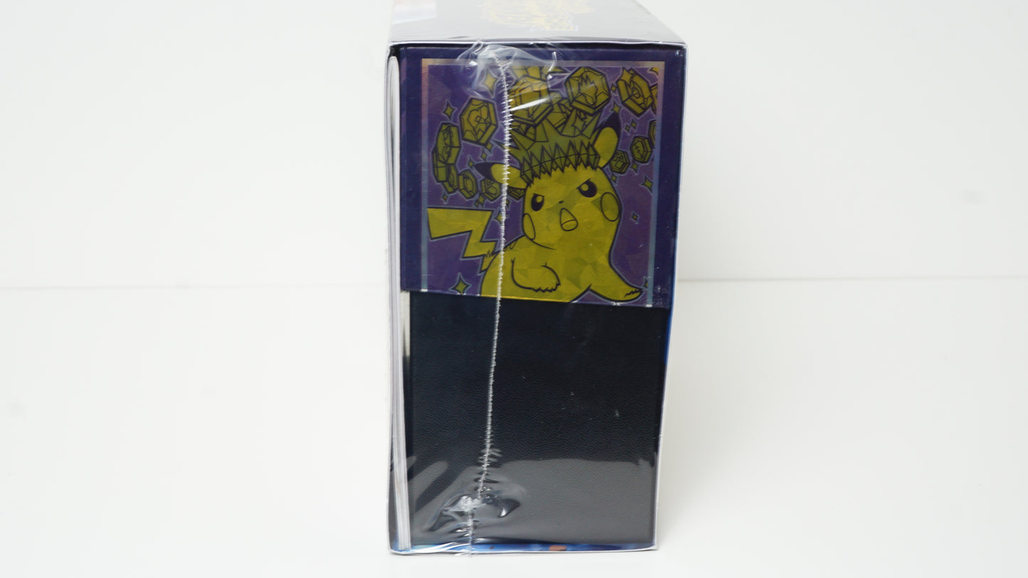 Pokémon-Sammelkartenspiel Top-Trainer-Box Karmesin & Purpur – Stürmische Funken Deutsch